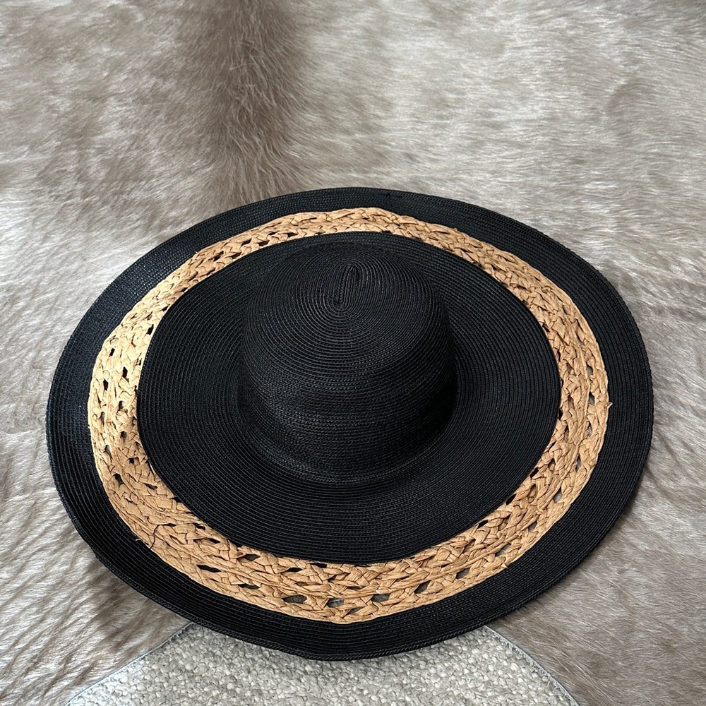Elegant Black and Tan Women's Sun Hat